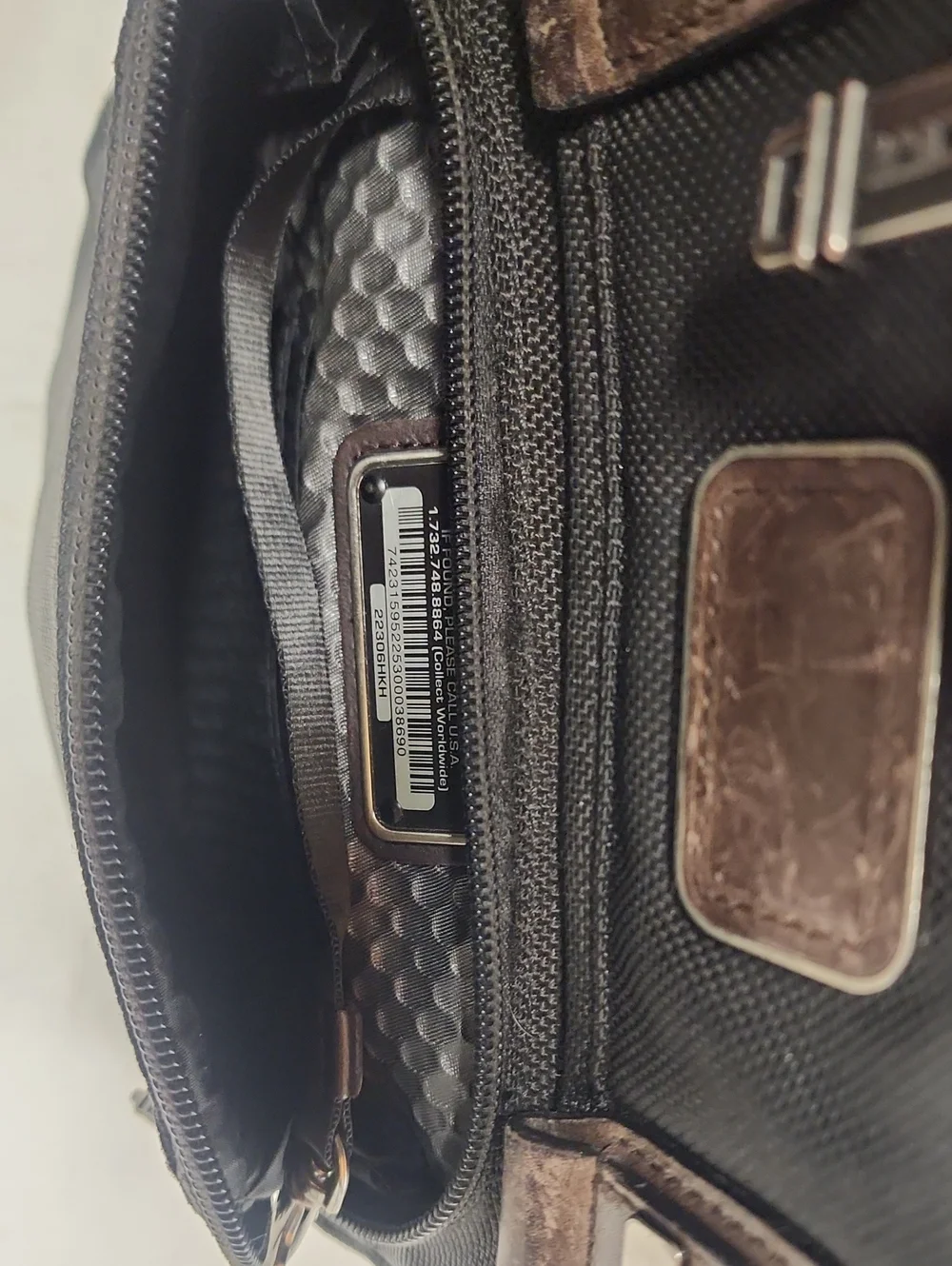 Tumi Black Messenger Crossbody Bag w/Brown Leather Accent Minimalist Man Bag WOW